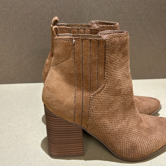 Indigo Rd. Tan Faux Suede Women Booties Size 8 - Picture 12 of 13